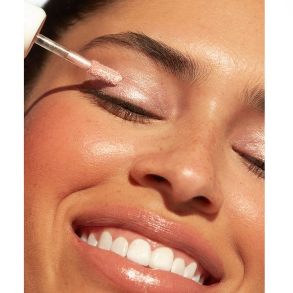 Beautycounter ‘LUSTER’ Lid Glow - Picture 4 of 8